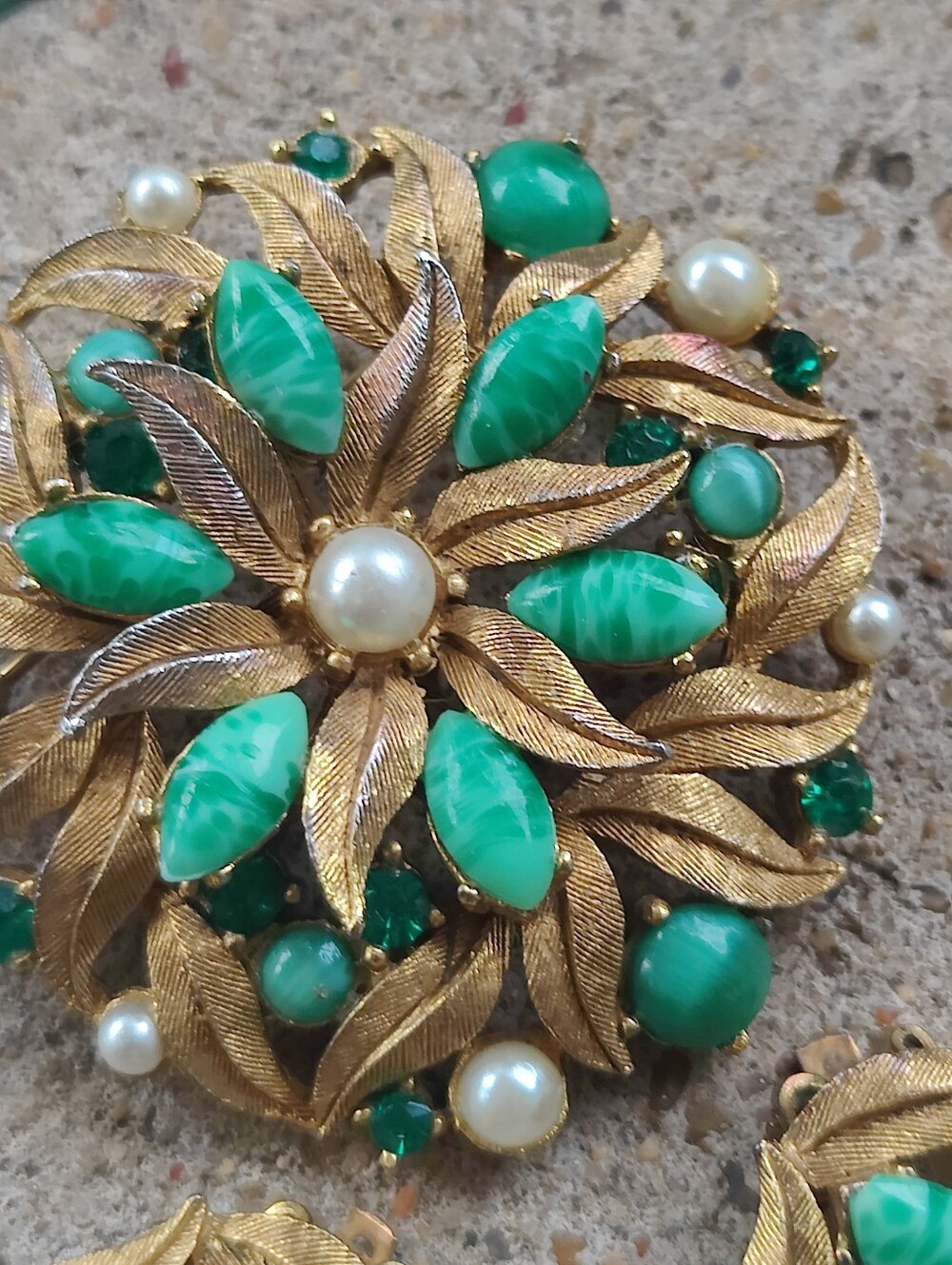 Vintage Jade Peking Glass Brooch And Matching Earrings - Picture 2 of 8